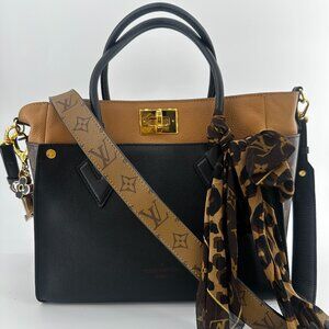 Louis Vuitton On My Side MM Tote Bag (Plus extras)